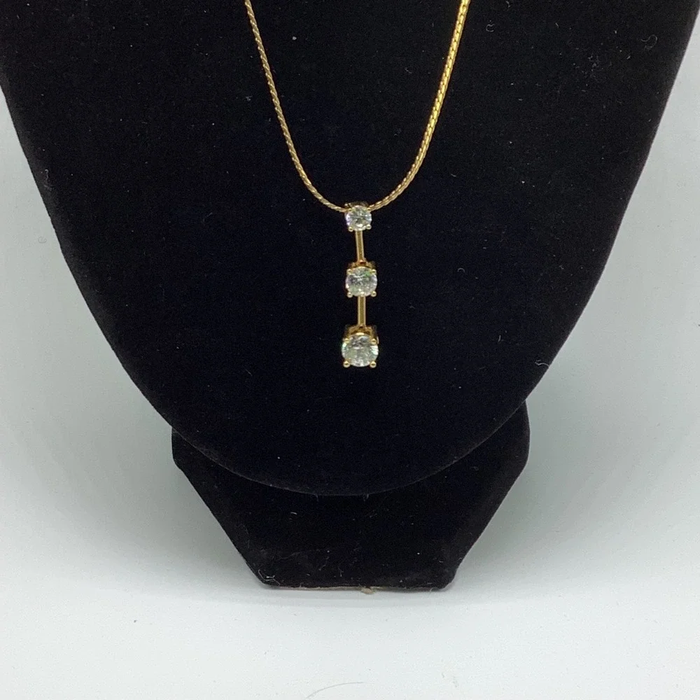 Avon Gold Tone Necklace w/ Three 3 Stone Crystal‎ Pendant